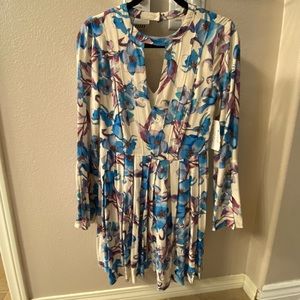 Free people short dress pleats  pockets. Size 0. Cream, blue, purple floral